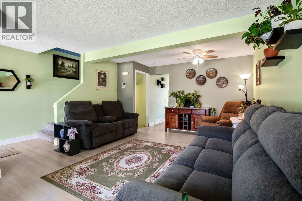 64 Erin Ridge Road Se, Calgary, Alberta  T2B 2W8 - Photo 6 - A2305287