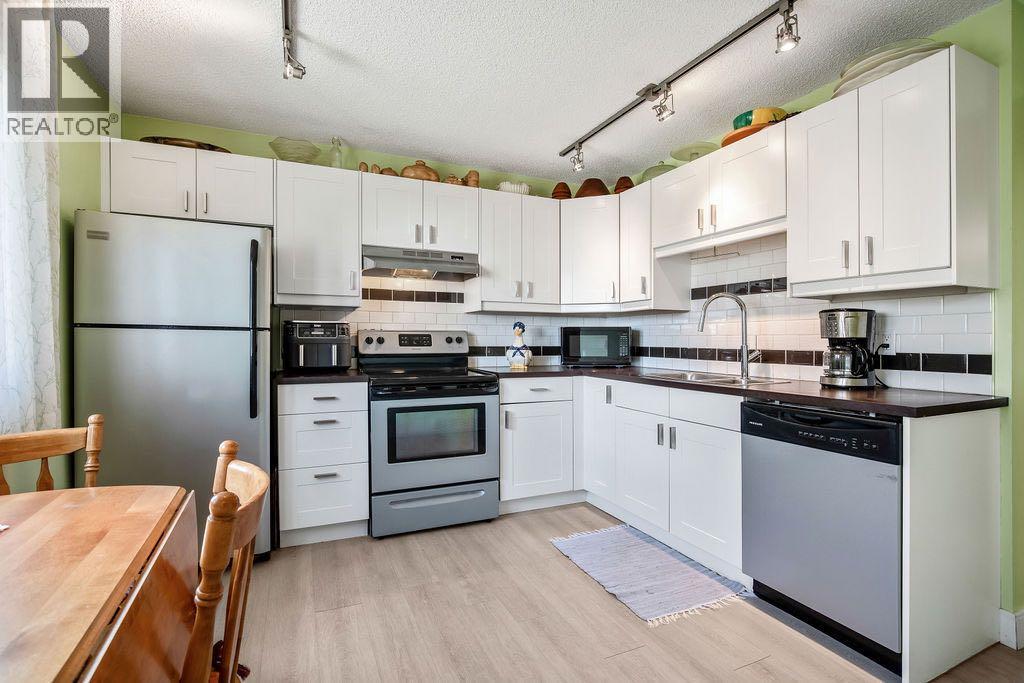 64 Erin Ridge Road Se, Calgary, Alberta  T2B 2W8 - Photo 7 - A2305287