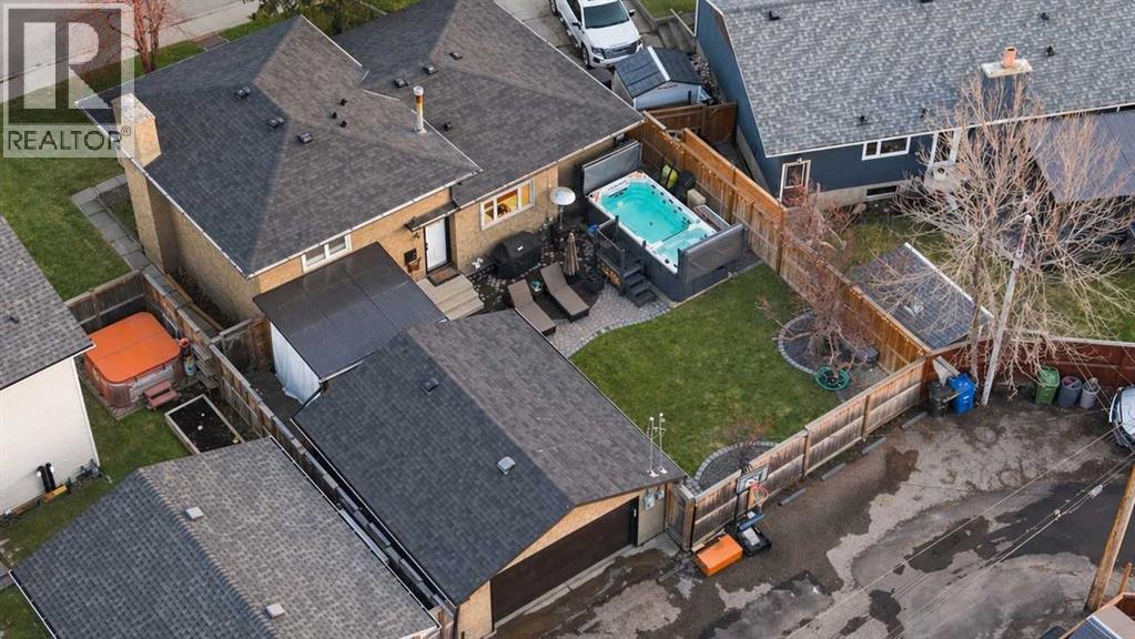 844 Lake Lucerne Drive SE, Calgary, Alberta  T2J 3H3 - Photo 4 - A2299357
