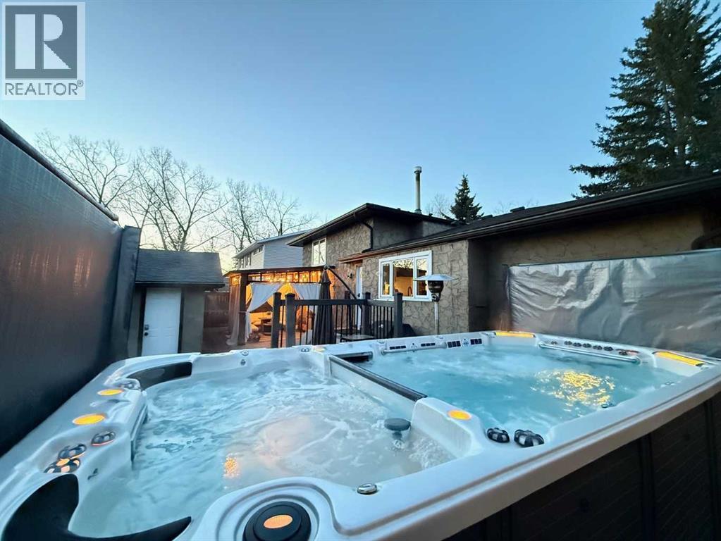 844 Lake Lucerne Drive SE, Calgary, Alberta  T2J 3H3 - Photo 15 - A2299357
