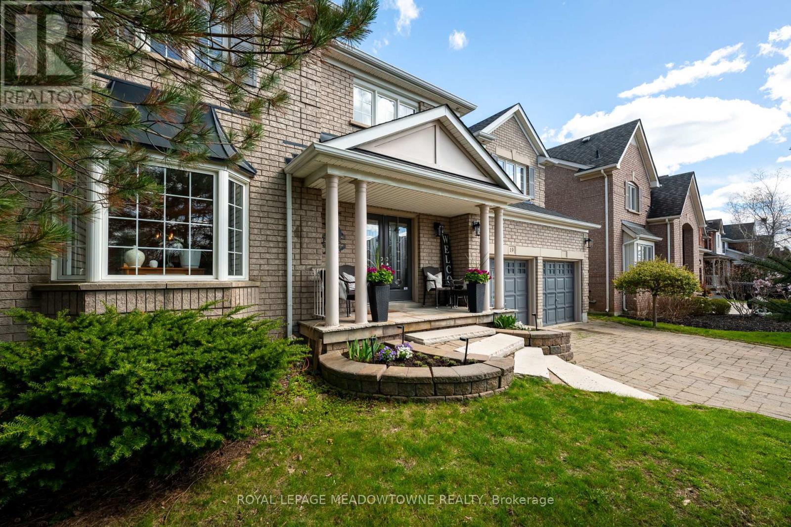 19 Grist Mill Drive, Halton Hills, Ontario  L7G 6C2 - Photo 2 - W12771162