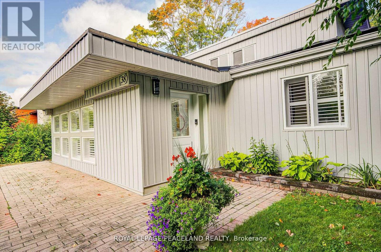 38 Lakeview Avenue, Whitchurch-Stouffville, Ontario  L4A 2H1 - Photo 9 - N12970694