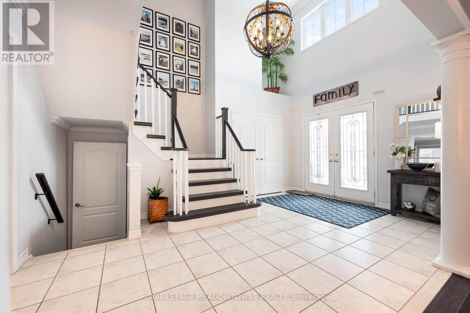 19 Grist Mill Drive, Halton Hills, Ontario  L7G 6C2 - Photo 5 - W12771162