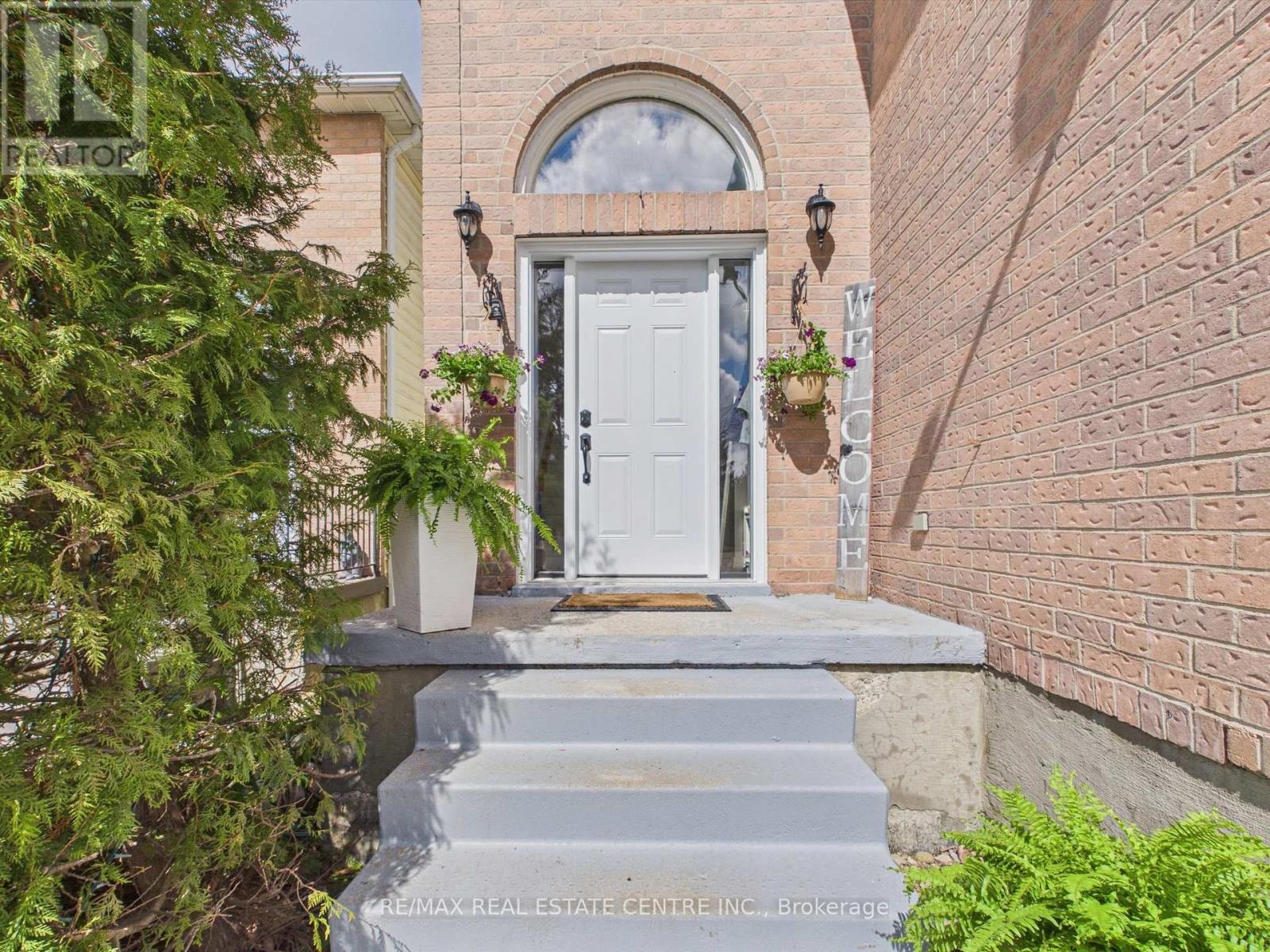 318 Shelburne Place, Shelburne, Ontario  L0N 1S2 - Photo 2 - X12815100