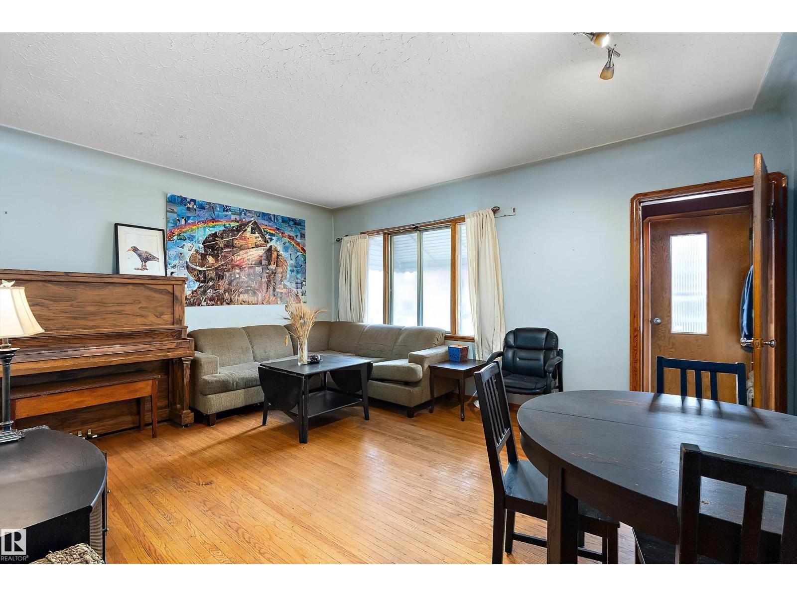 10124 88 Av Nw, Edmonton, Alberta  T6E 2R9 - Photo 2 - E4485084