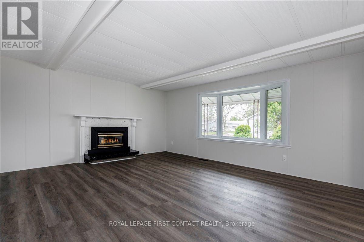 13 Honeysuckle Lane, Innisfil, Ontario  L9S 1M5 - Photo 4 - N13066782