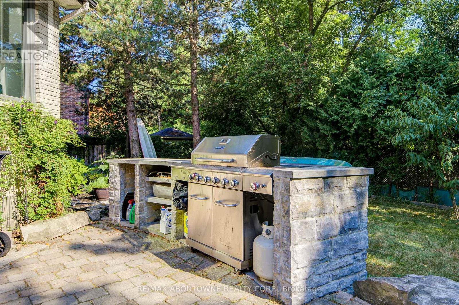 1328 King Henry Court, Oakville, Ontario  L6M 2Y6 - Photo 31 - W13066780