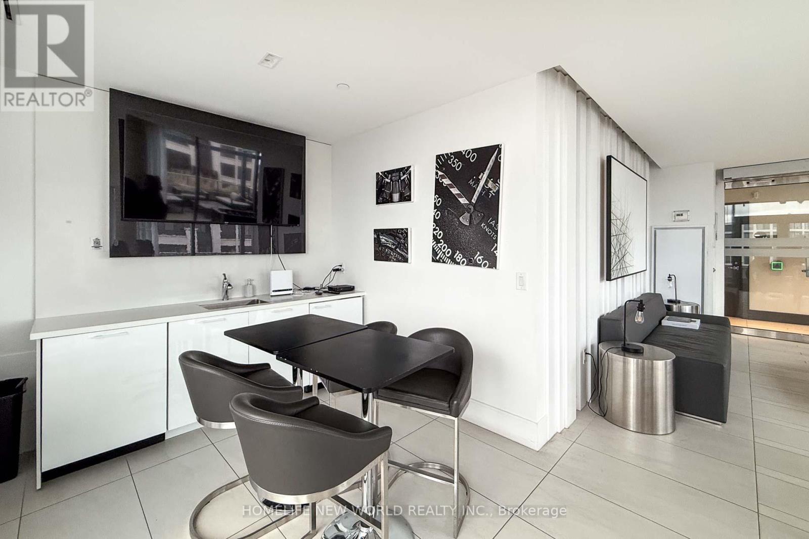 Th04 - 10 De Boers Drive, Toronto, Ontario  M3J 0L6 - Photo 10 - W13066788
