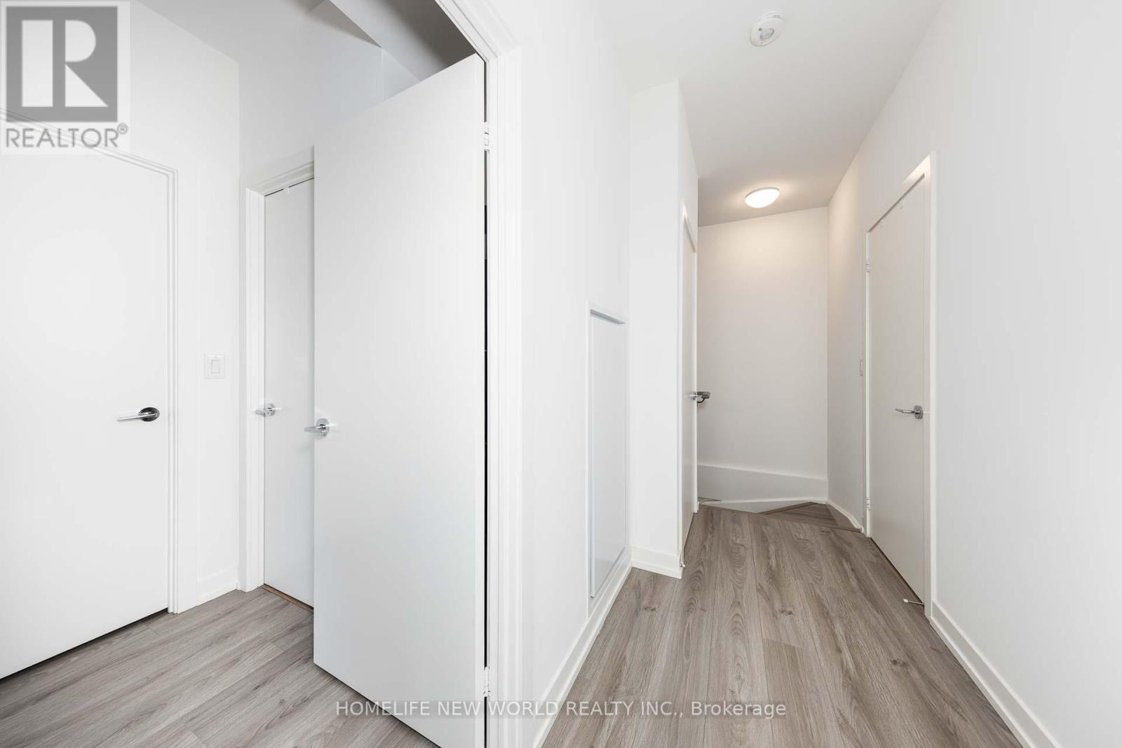 Th04 - 10 De Boers Drive, Toronto, Ontario  M3J 0L6 - Photo 32 - W13066788