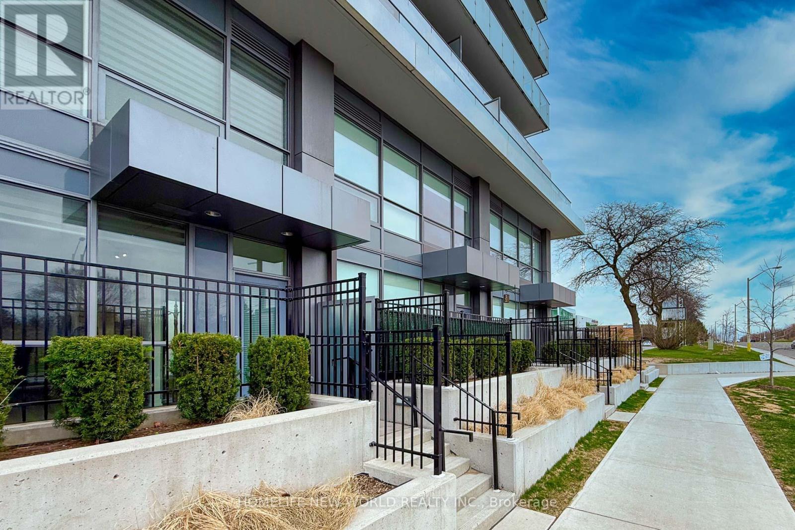 Th04 - 10 De Boers Drive, Toronto, Ontario  M3J 0L6 - Photo 4 - W13066788