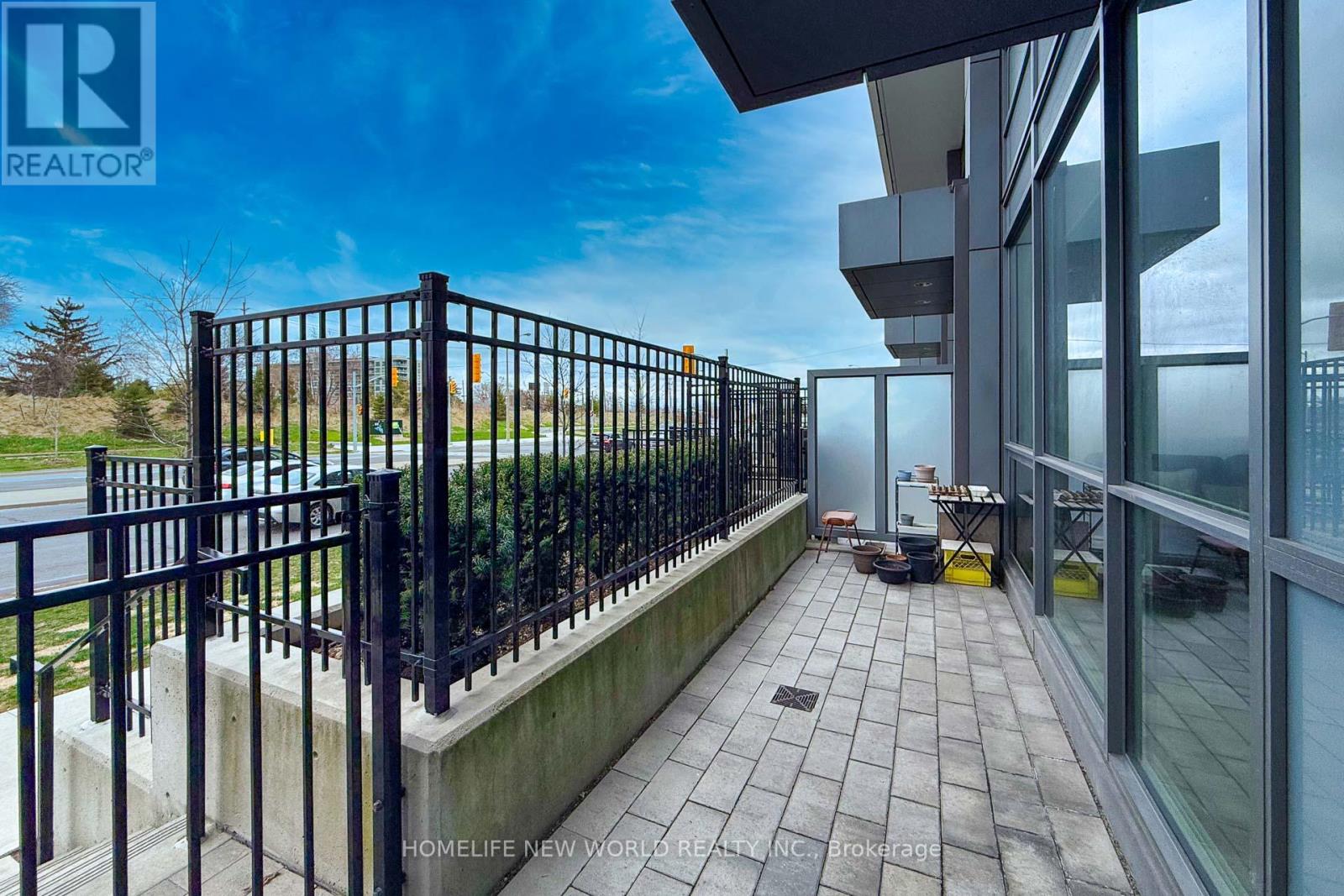 Th04 - 10 De Boers Drive, Toronto, Ontario  M3J 0L6 - Photo 5 - W13066788
