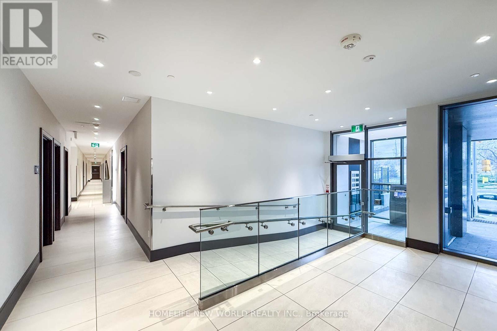Th04 - 10 De Boers Drive, Toronto, Ontario  M3J 0L6 - Photo 9 - W13066788