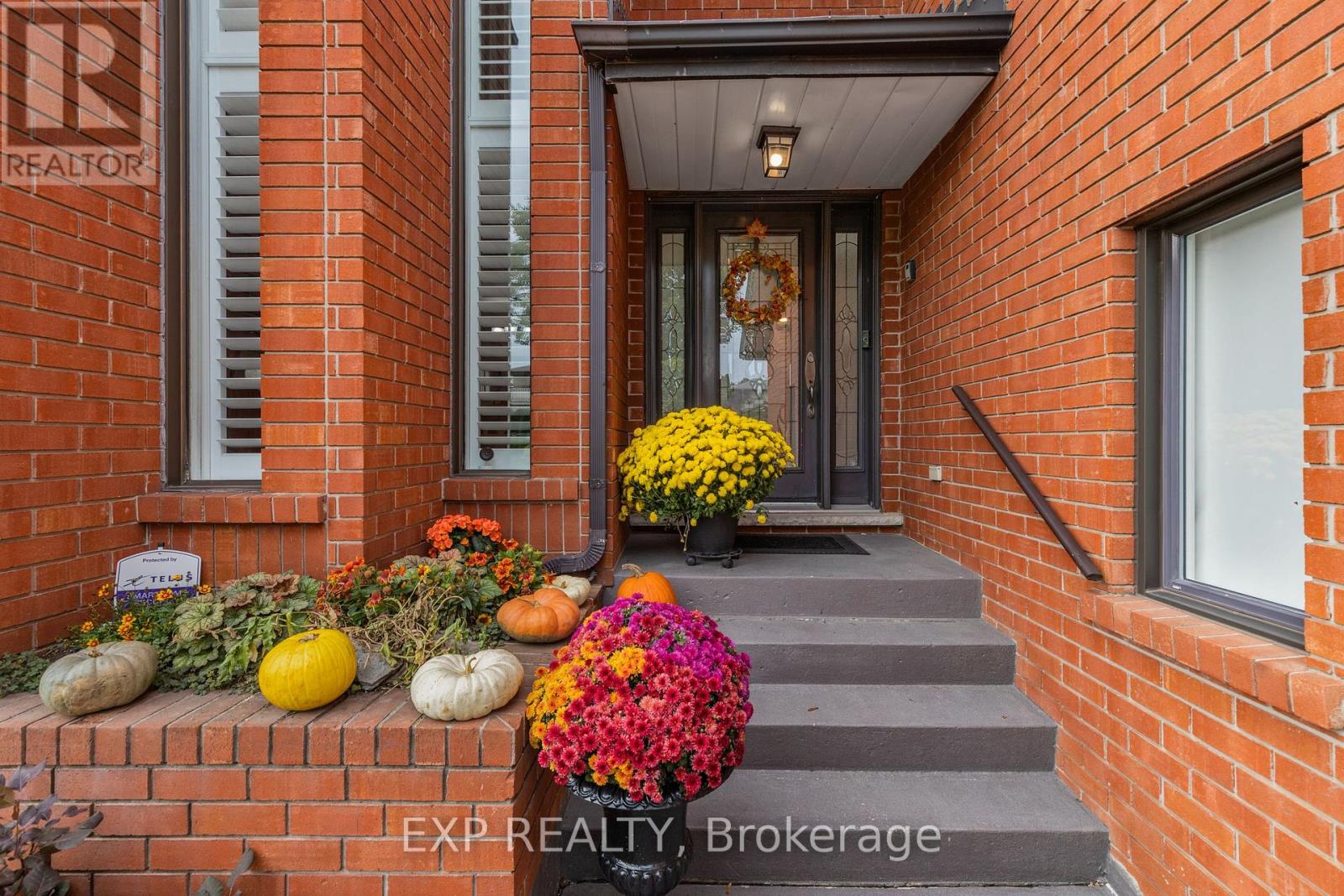 10 Vega Crescent, Hamilton (Stoney Creek), Ontario  L8E 4S7 - Photo 2 - X13066800