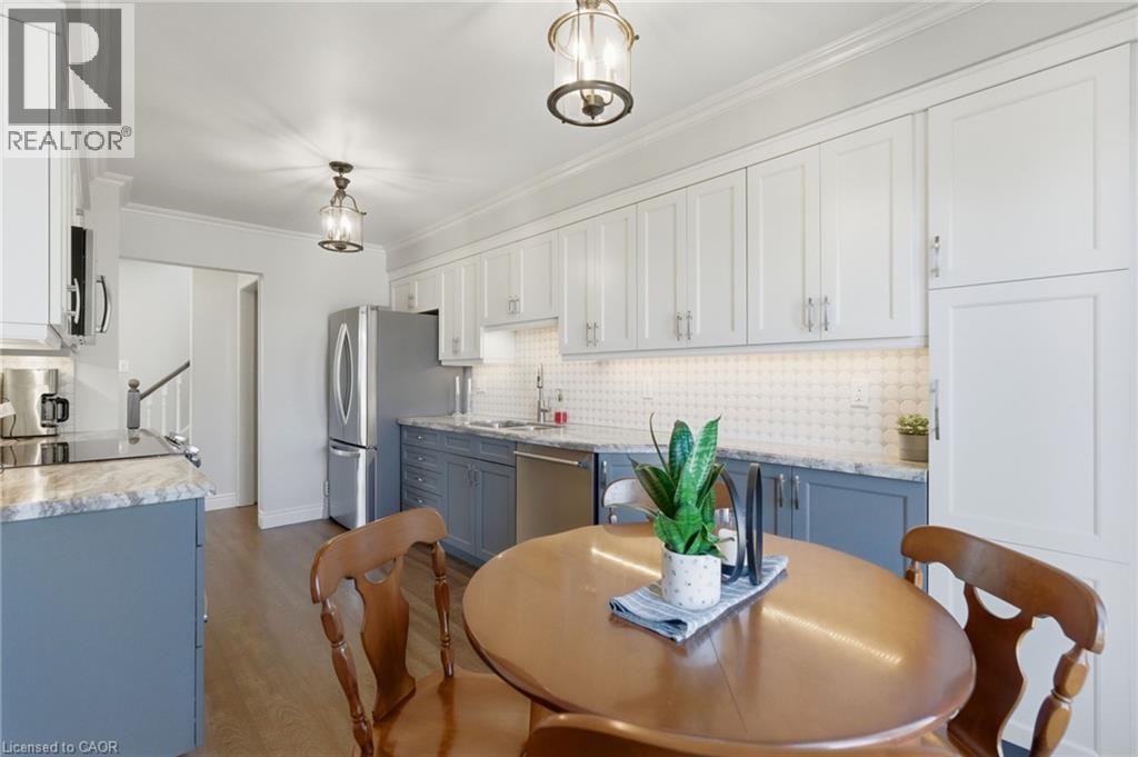 2376 Brunswick Court, Burlington, Ontario  L7P 4P2 - Photo 7 - 40825113