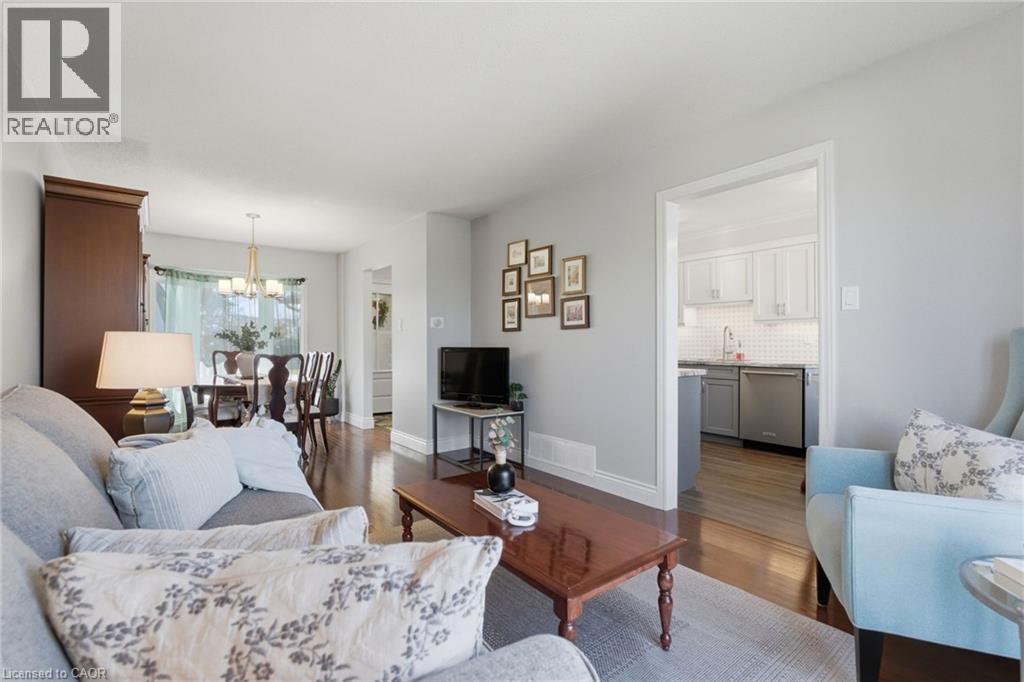 2376 Brunswick Court, Burlington, Ontario  L7P 4P2 - Photo 8 - 40825113