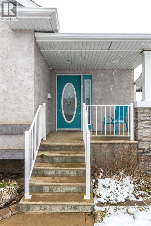 632 Hemingway Crescent Ne, Medicine Hat, Alberta  T1C 1X5 - Photo 3 - A2304330