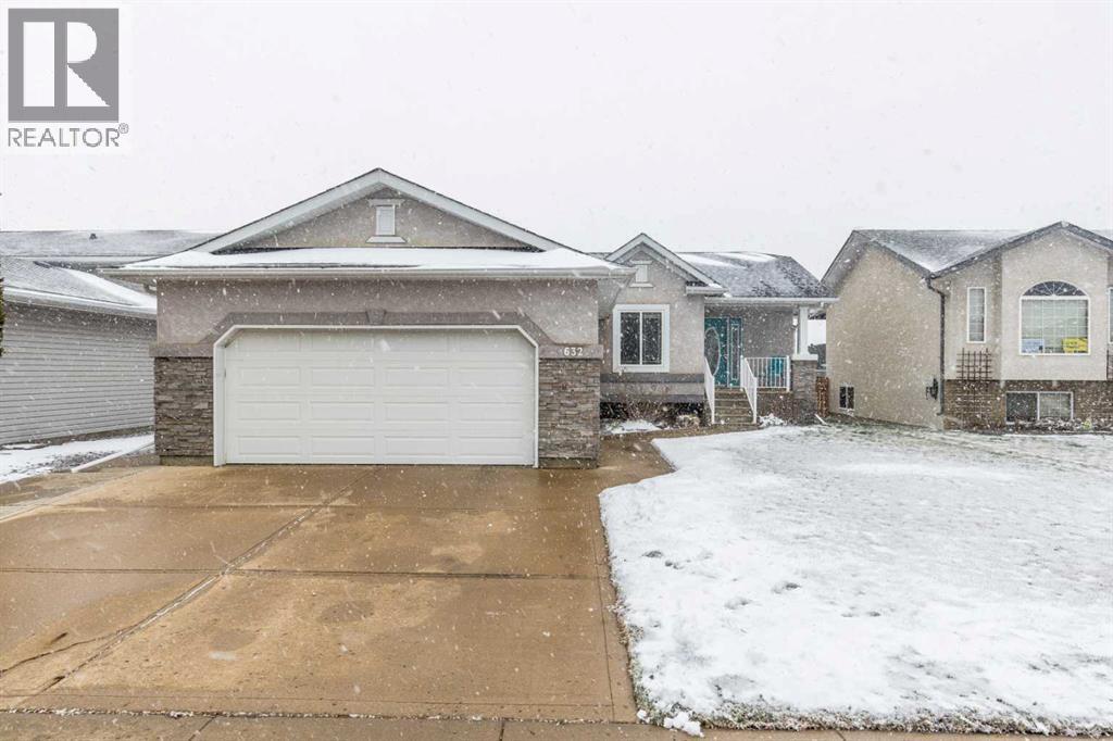 632 Hemingway Crescent Ne, Medicine Hat, Alberta  T1C 1X5 - Photo 1 - A2304330