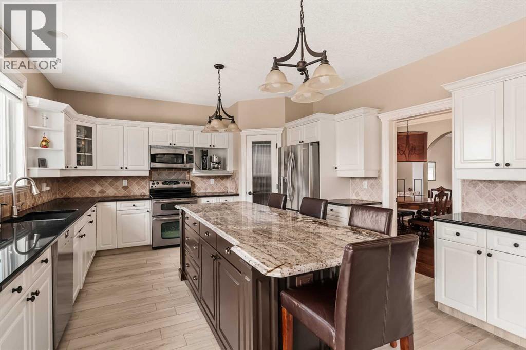 70 Patterson Close Sw, Calgary, Alberta  T3H 3K2 - Photo 10 - A2299899