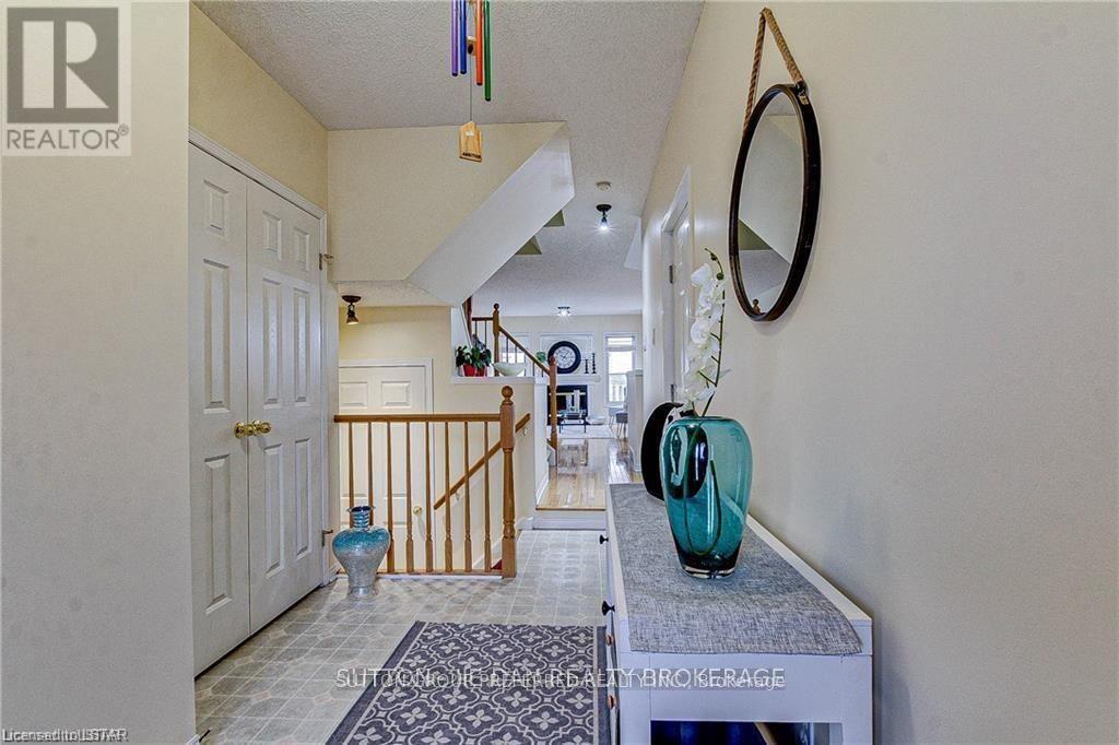 40 - 320 Ambleside Drive, London North, Ontario  N6G 5H9 - Photo 3 - X13066856