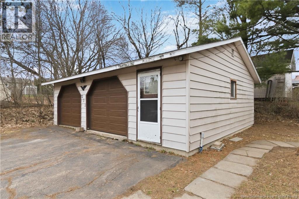 232 Leslie Street, Moncton, New Brunswick  E1C 6M9 - Photo 3 - NB138385