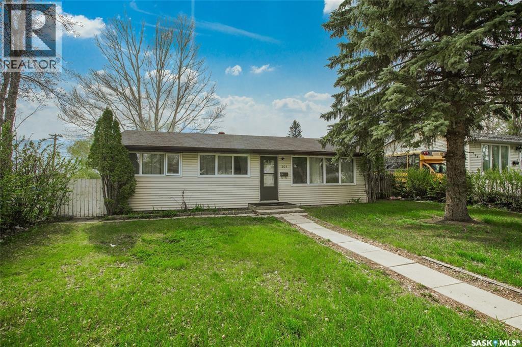 201 V Avenue N, Saskatoon, Saskatchewan  S7L 3E5 - Photo 1 - SK034489