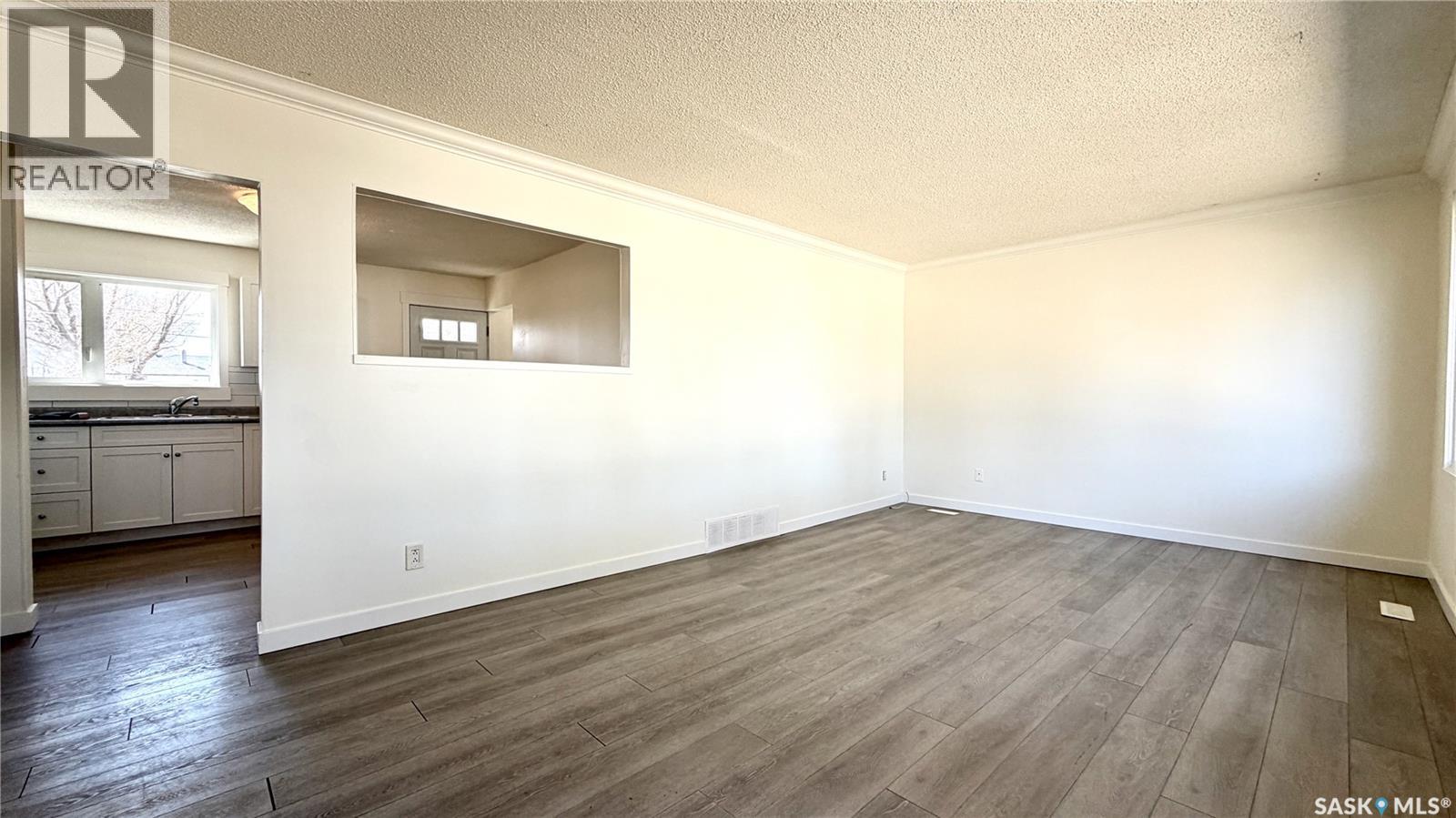 201 V Avenue N, Saskatoon, Saskatchewan  S7L 3E5 - Photo 3 - SK034489