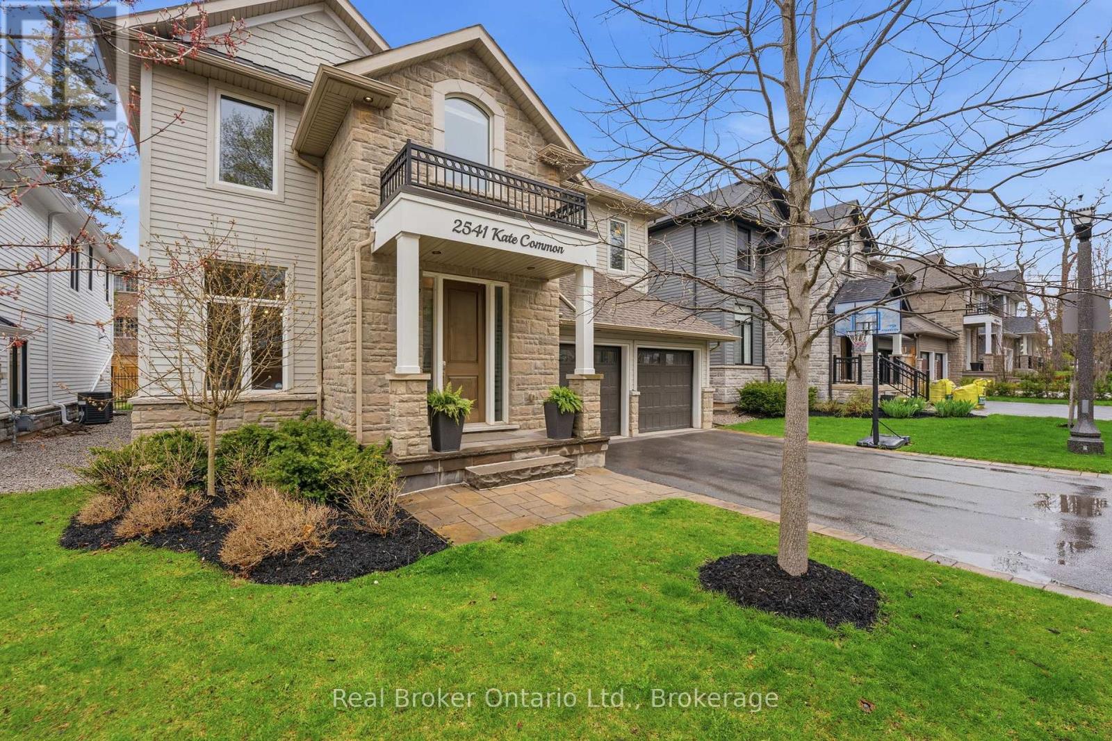 2541 Kate Common, Oakville, Ontario  L6L 0E9 - Photo 2 - W13066896