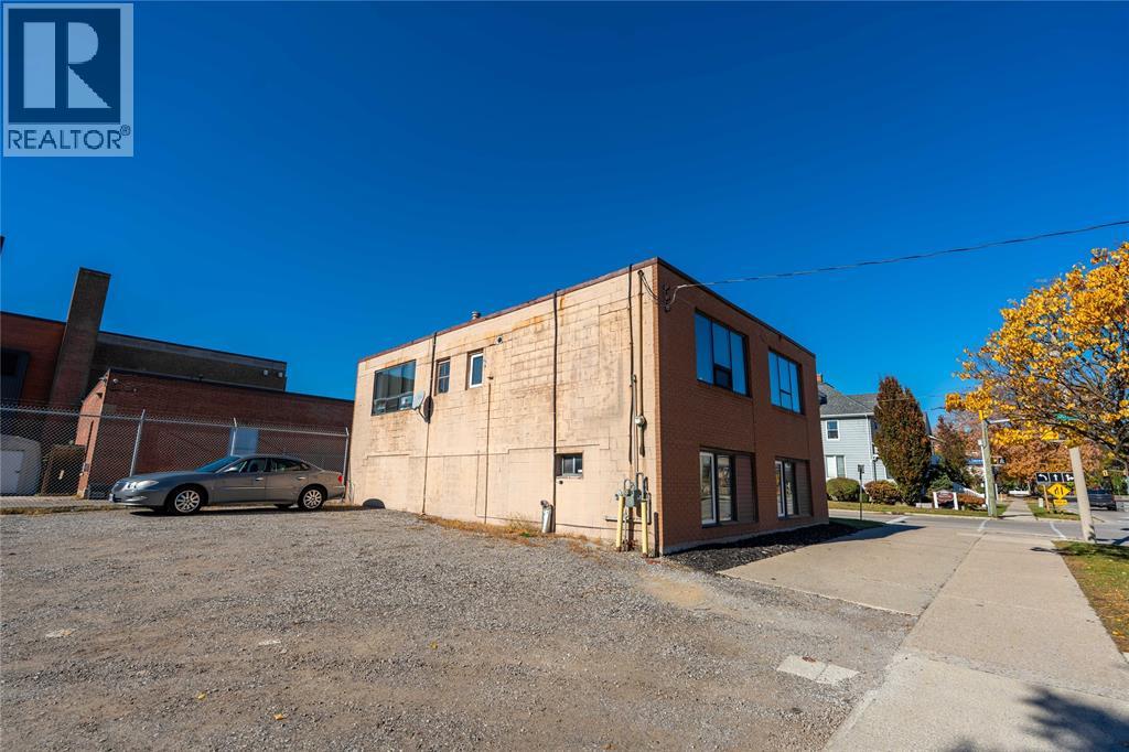 219 Lochiel Street, Sarnia, Ontario  N7T 4C8 - Photo 38 - 26009733