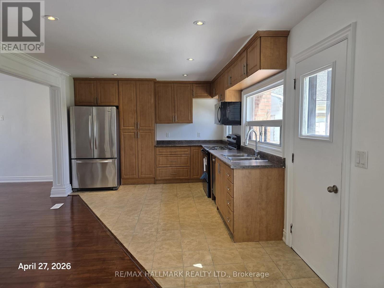 429 16th Avenue, Richmond Hill (Observatory), Ontario  L4C 7A7 - Photo 11 - N13066876