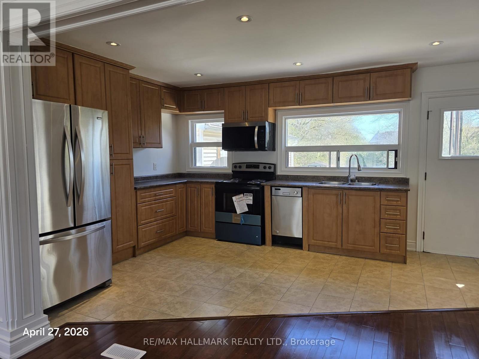 429 16th Avenue, Richmond Hill (Observatory), Ontario  L4C 7A7 - Photo 8 - N13066876