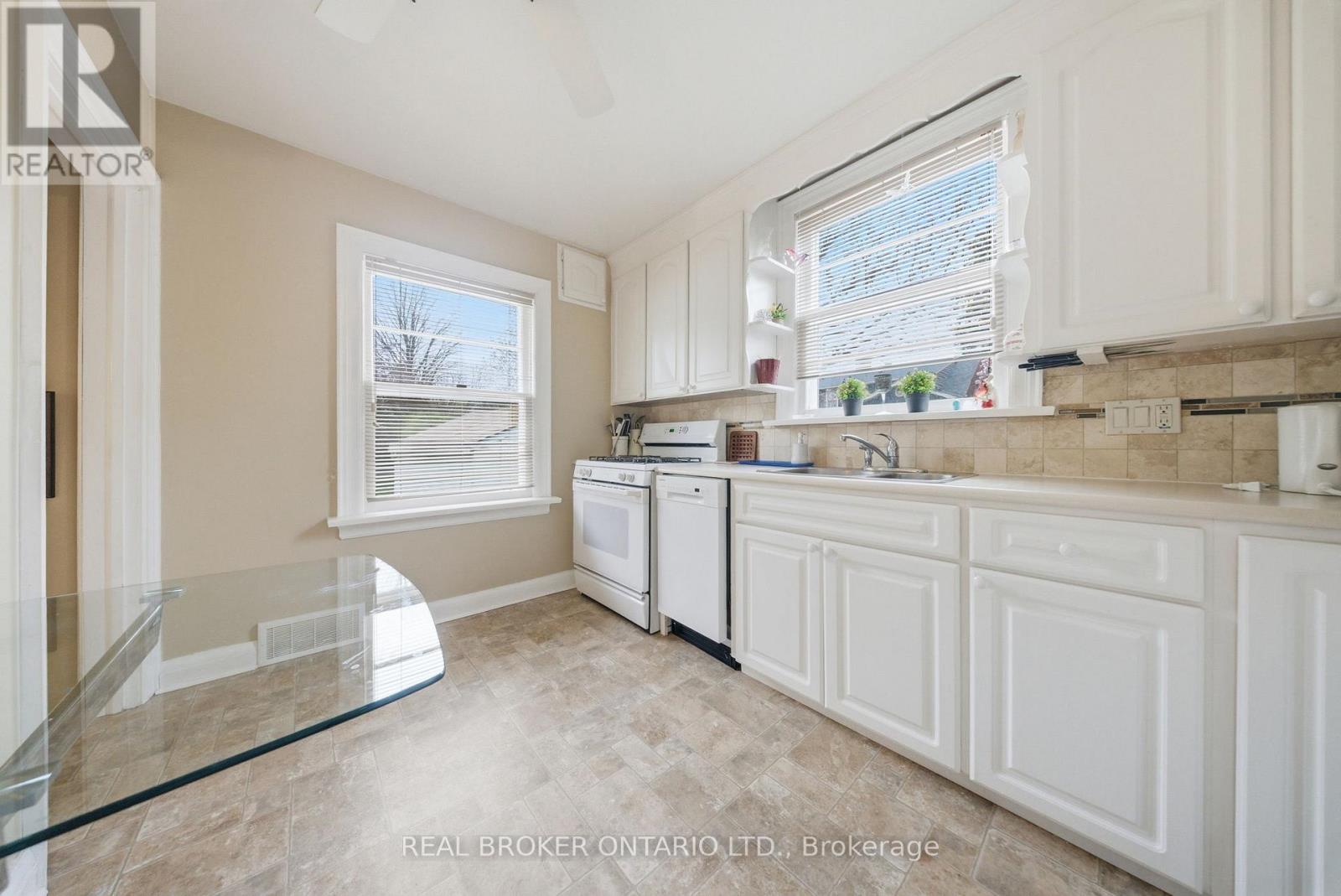 243 Sydney Street, Milton (Om Old Milton), Ontario  L9T 1E2 - Photo 13 - W13066886