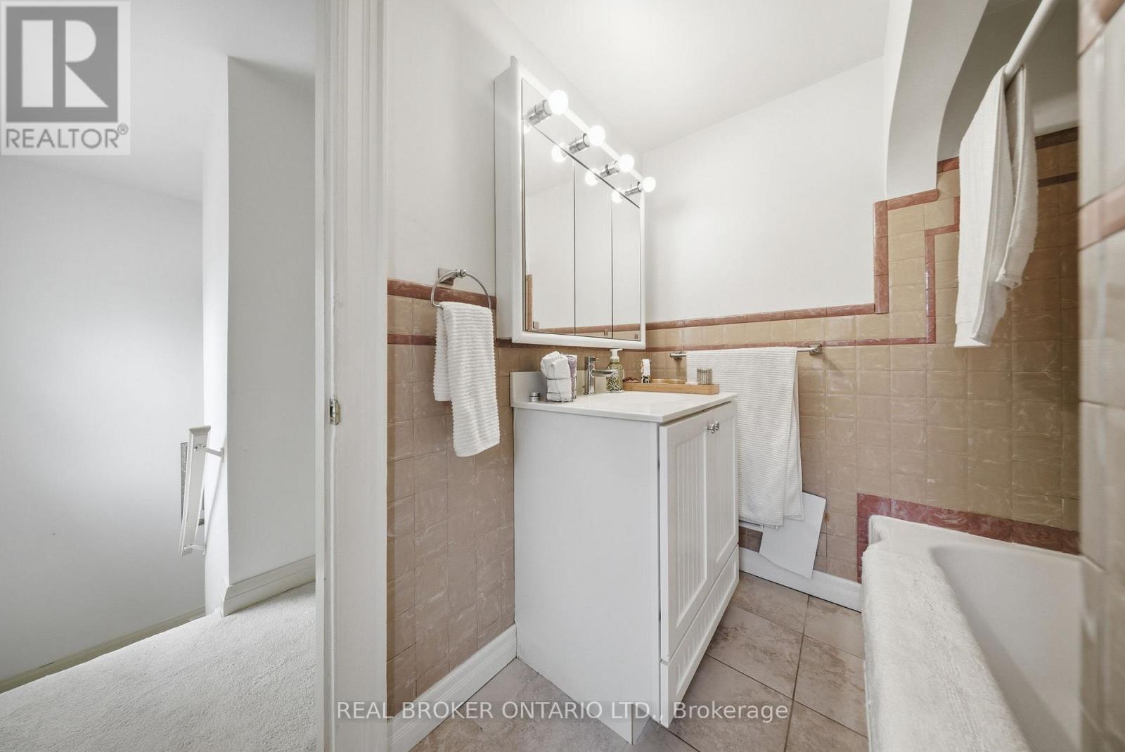 243 Sydney Street, Milton (Om Old Milton), Ontario  L9T 1E2 - Photo 17 - W13066886