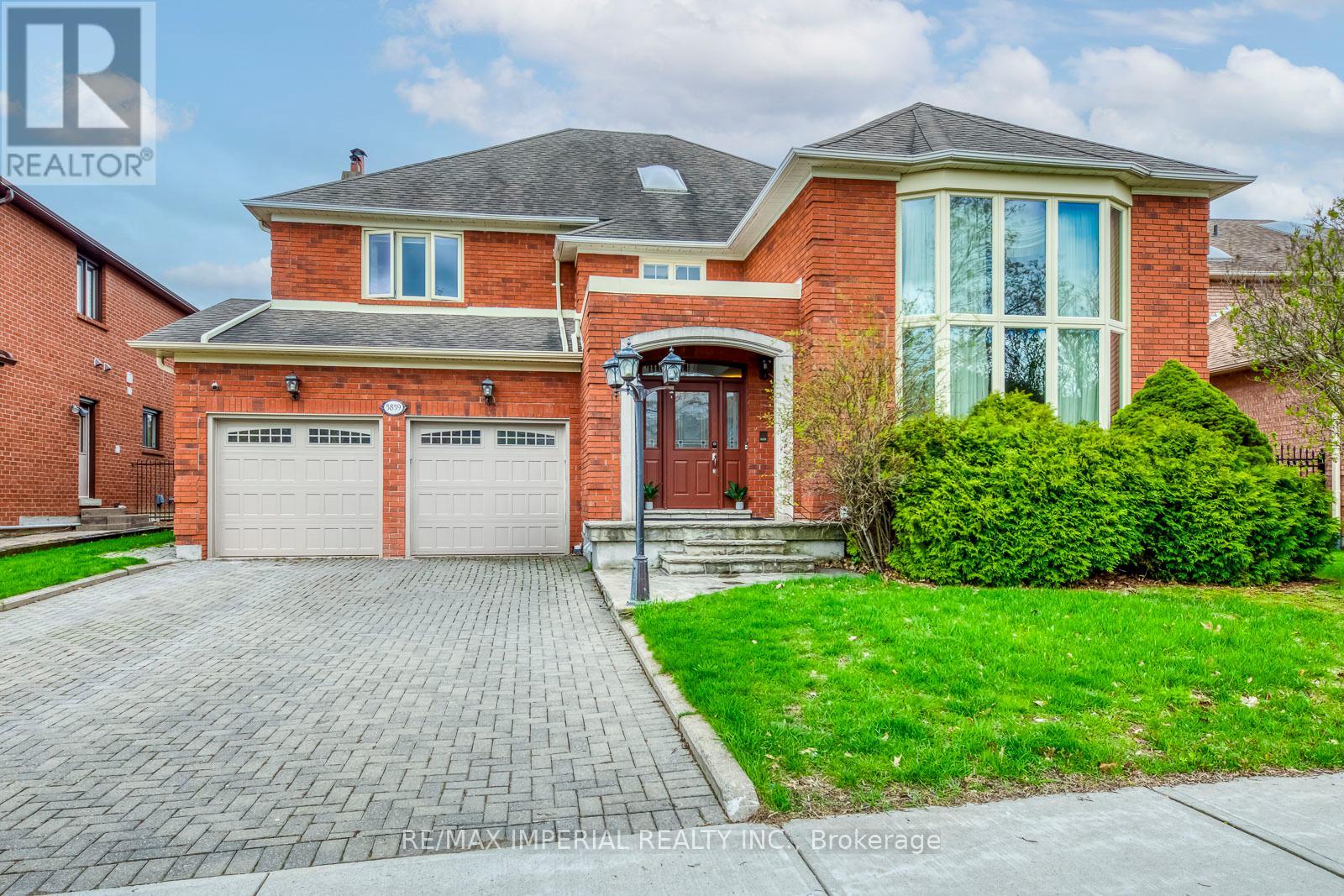 5859 Riverside Place, Mississauga, Ontario  L5M 4X1 - Photo 2 - W13057672