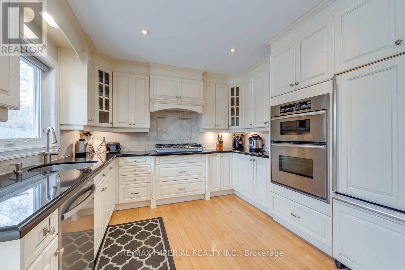 5859 Riverside Place, Mississauga, Ontario  L5M 4X1 - Photo 32 - W13057672