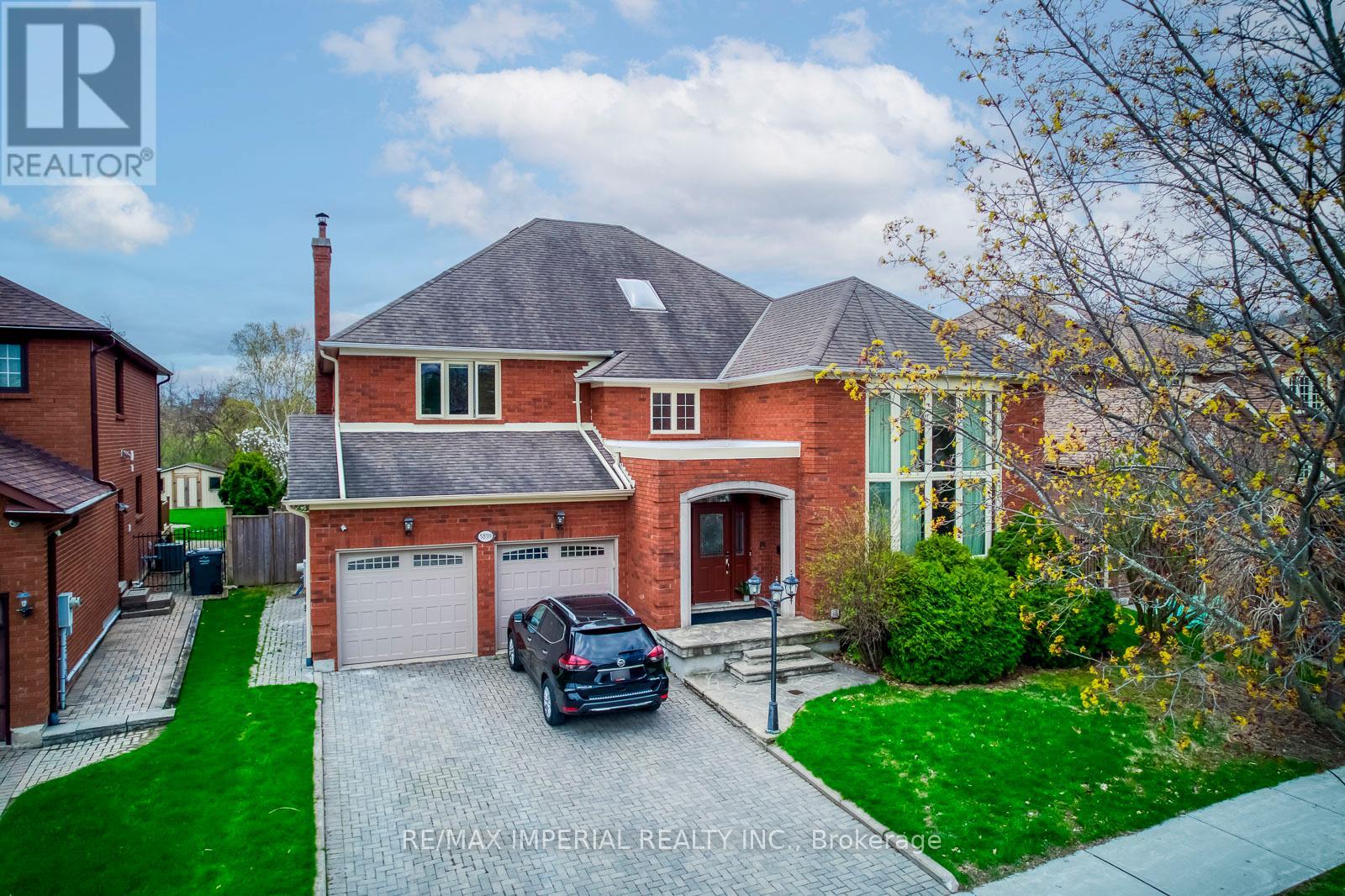 5859 Riverside Place, Mississauga, Ontario  L5M 4X1 - Photo 3 - W13057672