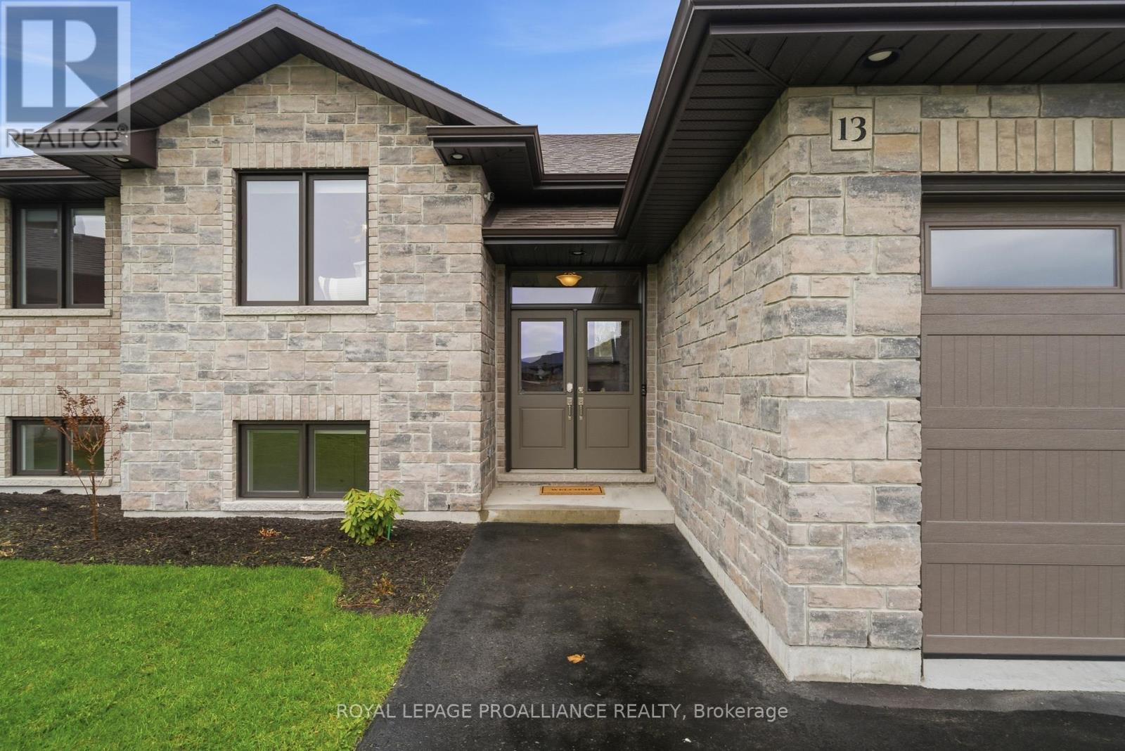 13 Cattail Crescent, Quinte West, Ontario  K8V 0J3 - Photo 4 - X13067084