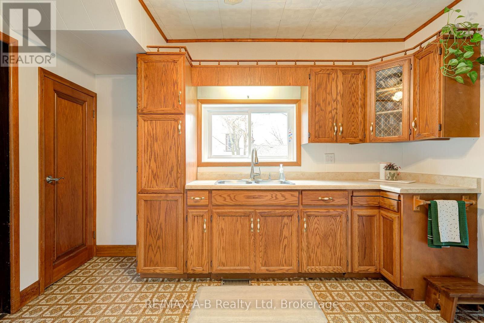 11 Brant Street, Stratford, Ontario  N5A 3X1 - Photo 16 - X13067032