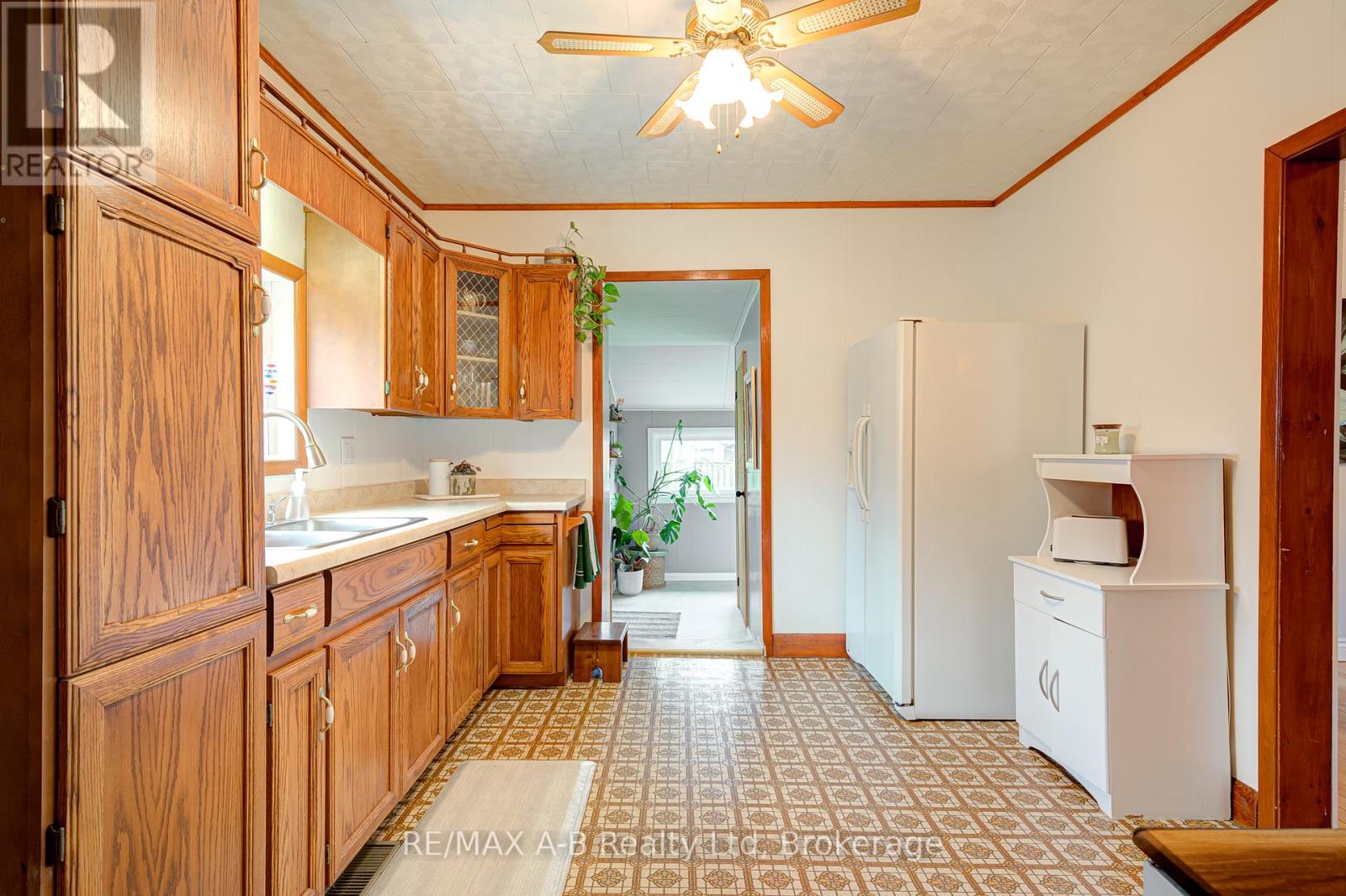 11 Brant Street, Stratford, Ontario  N5A 3X1 - Photo 17 - X13067032