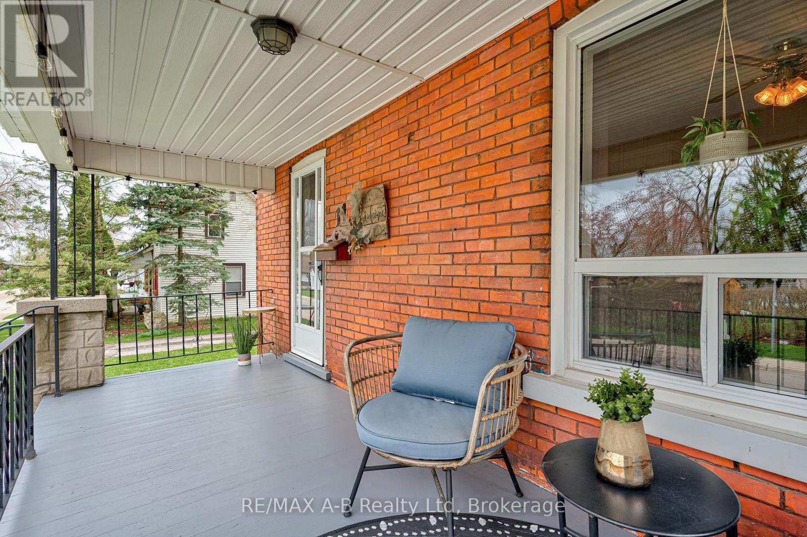 11 Brant Street, Stratford, Ontario  N5A 3X1 - Photo 4 - X13067032