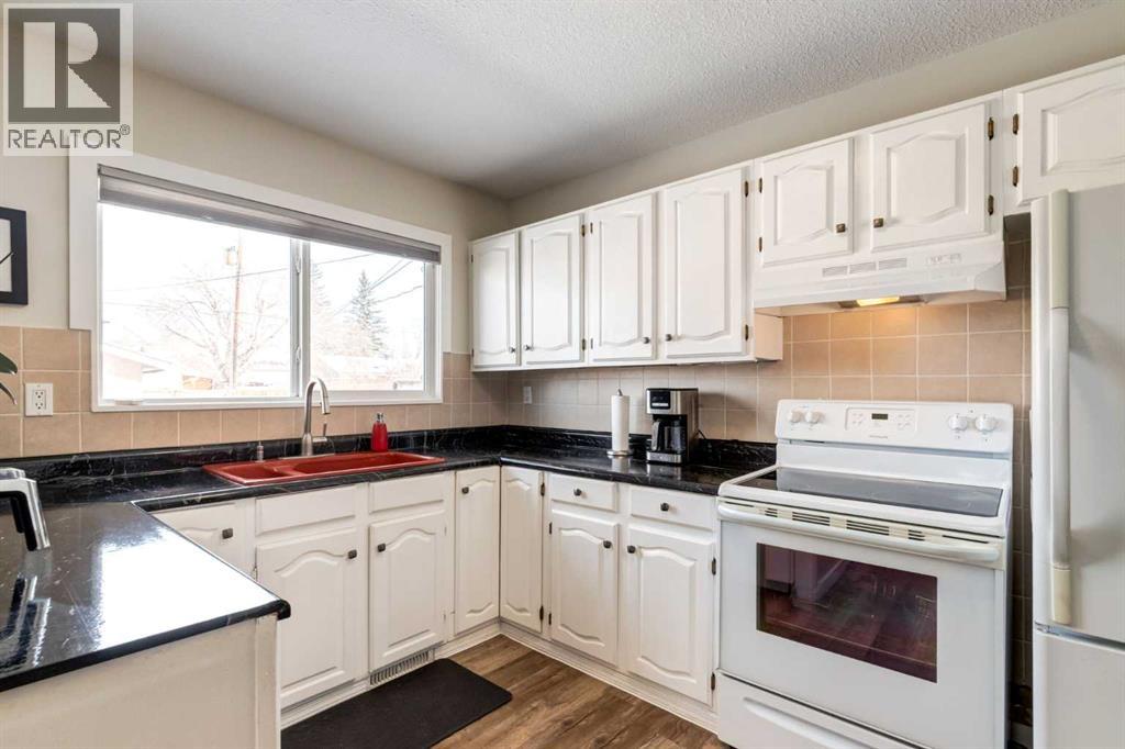 332 Avonburn Road Se, Calgary, Alberta  T2H 1N8 - Photo 10 - A2298574