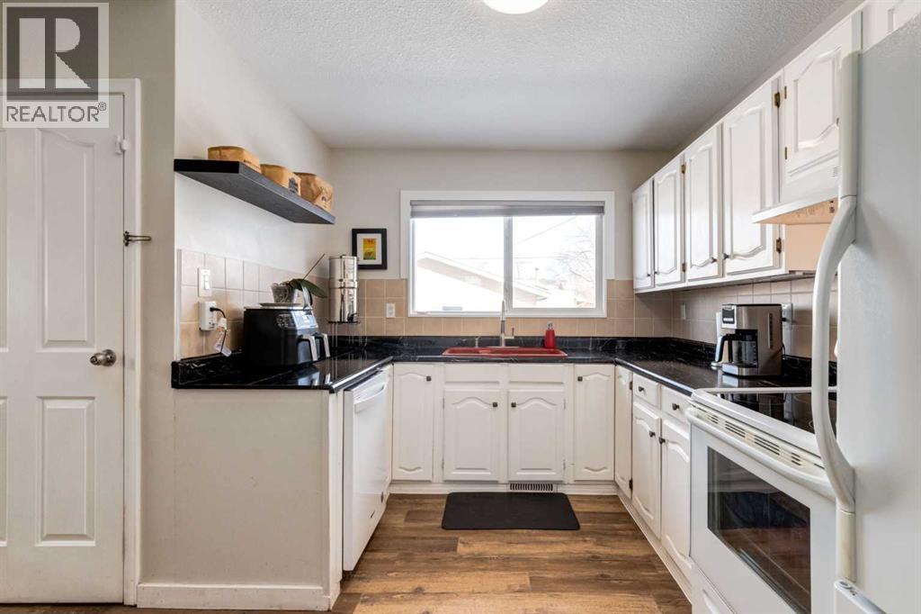 332 Avonburn Road Se, Calgary, Alberta  T2H 1N8 - Photo 9 - A2298574