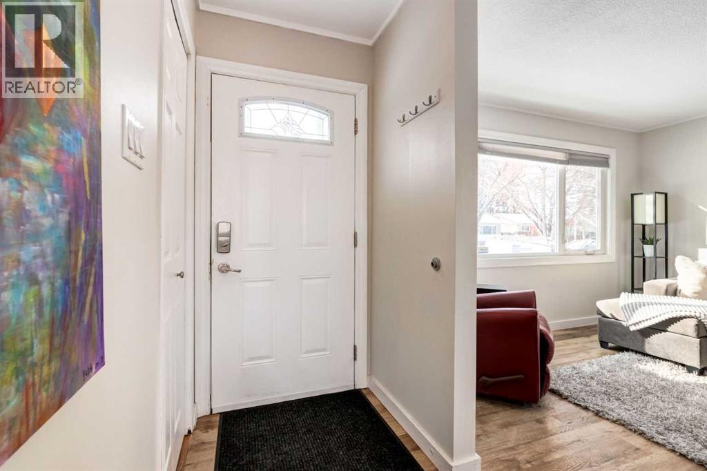 332 Avonburn Road Se, Calgary, Alberta  T2H 1N8 - Photo 2 - A2298574