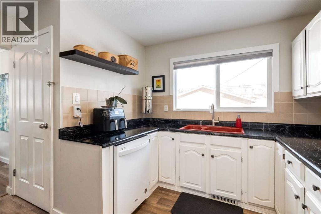 332 Avonburn Road Se, Calgary, Alberta  T2H 1N8 - Photo 11 - A2298574