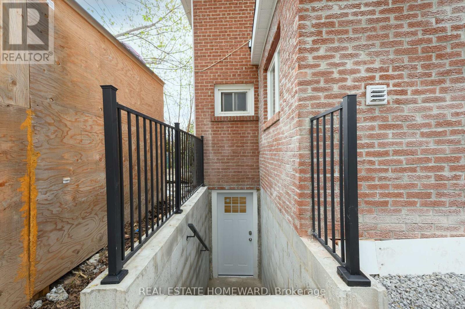 Lower Unit - 114 Old Sheppard Avenue, Toronto, Ontario  M2J 3L8 - Photo 2 - C13067058