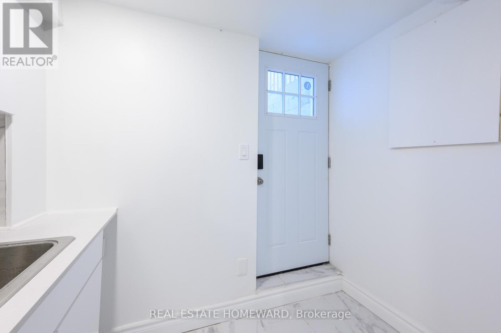 Lower Unit - 114 Old Sheppard Avenue, Toronto, Ontario  M2J 3L8 - Photo 3 - C13067058