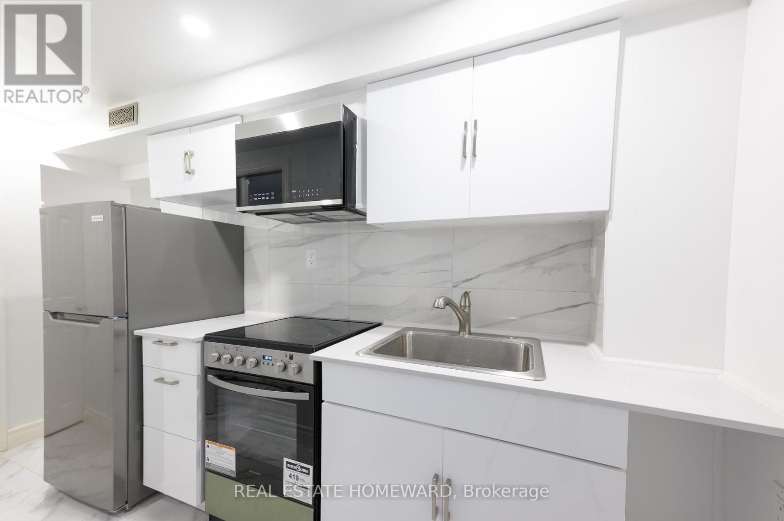 Lower Unit - 114 Old Sheppard Avenue, Toronto, Ontario  M2J 3L8 - Photo 4 - C13067058