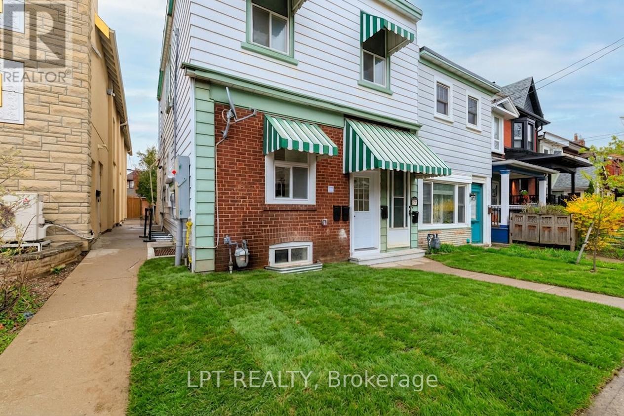 B - 627 Crawford Street, Toronto, Ontario  M6G 3K1 - Photo 2 - C13067098
