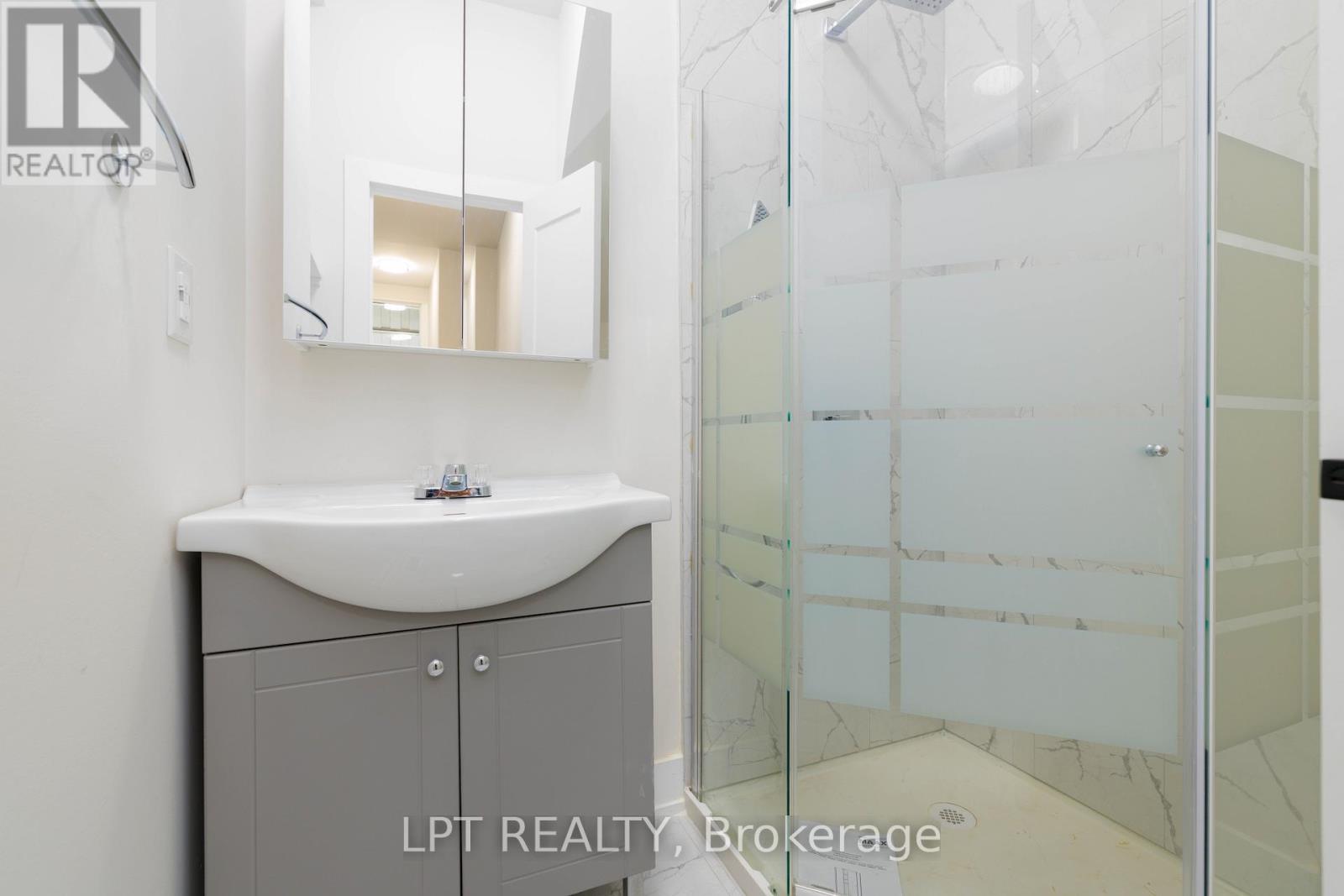 B - 627 Crawford Street, Toronto, Ontario  M6G 3K1 - Photo 8 - C13067098