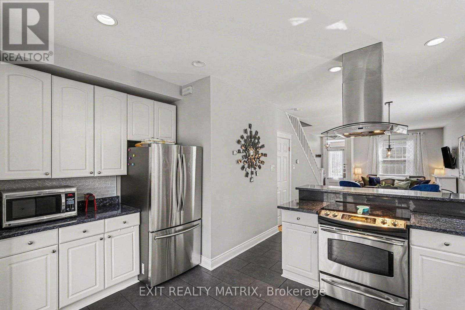 70 Springfield Road, Ottawa, Ontario  K1M 1C7 - Photo 8 - X13066918