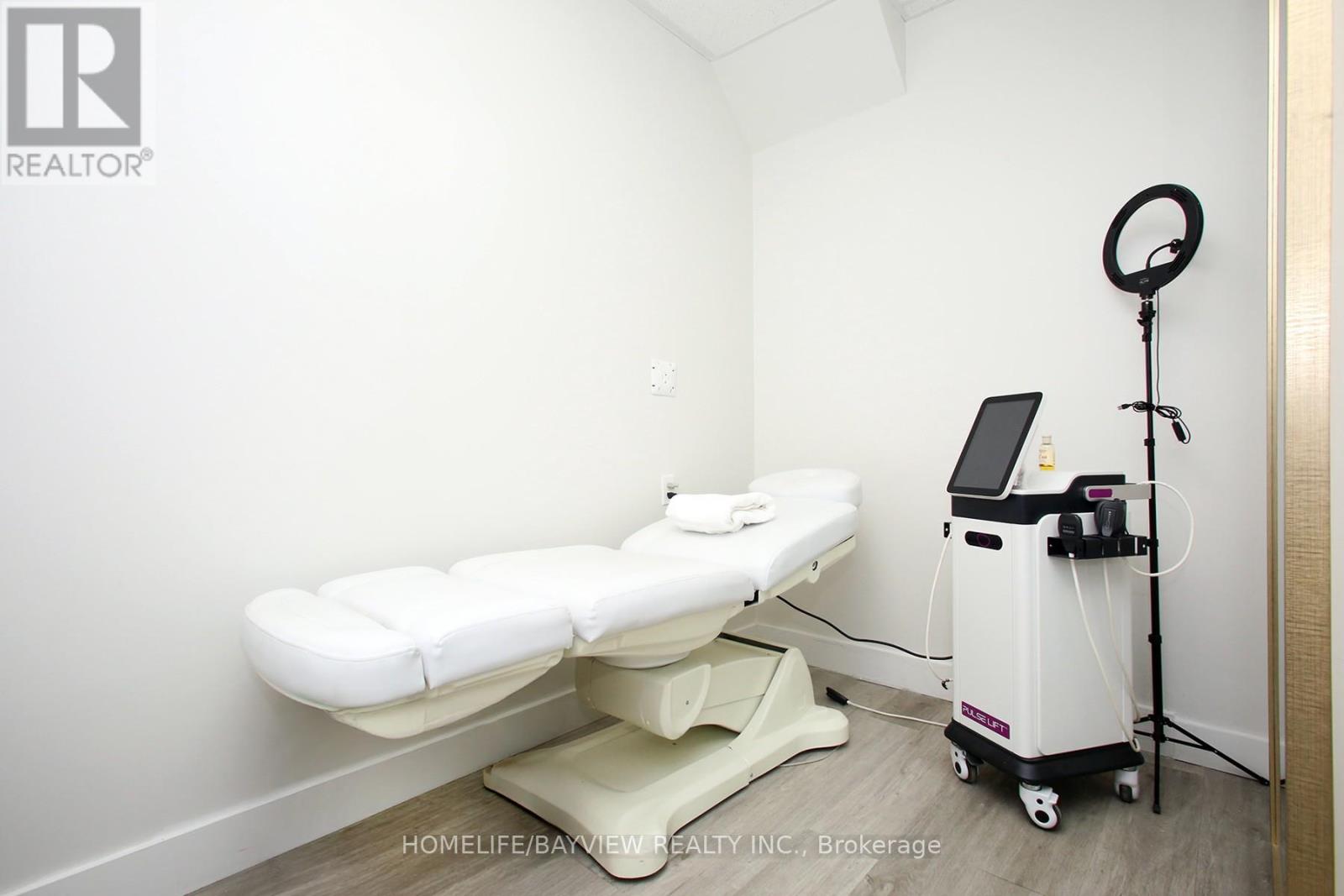 6166 Yonge Street, Toronto, Ontario  M2M 3X1 - Photo 9 - C13061230